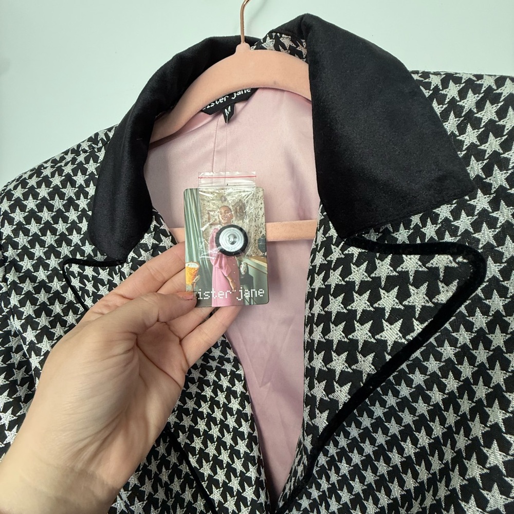 New Women's Black and White Star Patterened Blazer - Picture 4 of 6